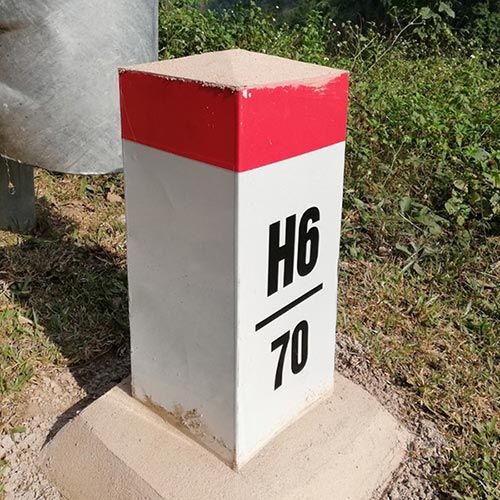 Cột mốc đường giao thông