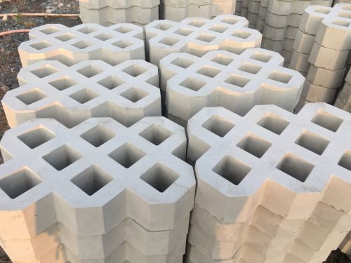 Gạch bê tông trồng cỏ 8 lỗ